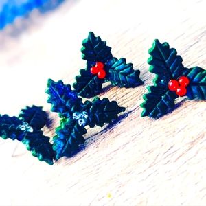 Holly leaf earrings